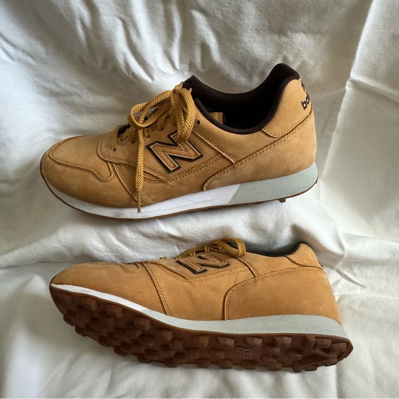 NEW BALANCE Trailbuster Suede Sneakers Size 11 - Picture 4 of 8